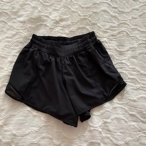 lululemon hotty hot shorts 4” size 4